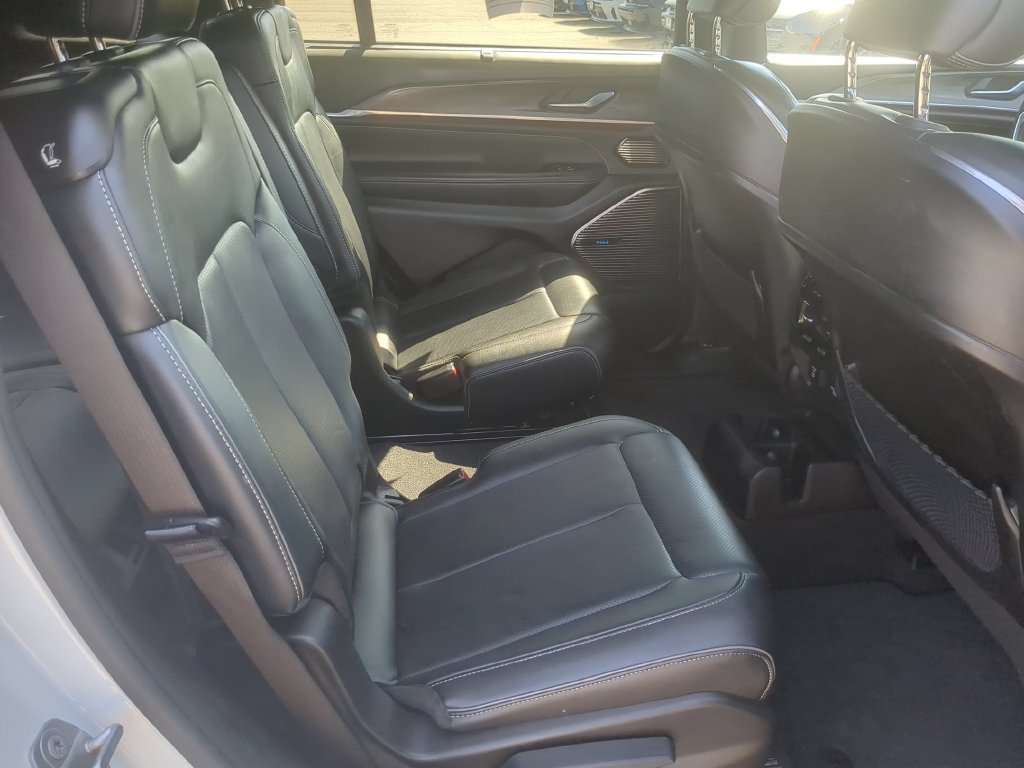 Certified 2022 Jeep Grand Cherokee L Overland w/ Luxury Tech Group IV AWD/4WD image 31