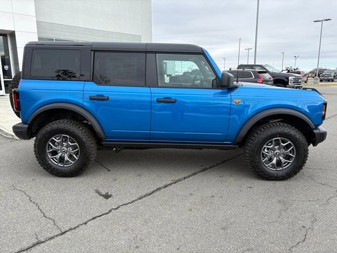 New 2025 Ford Bronco Badlands image 3