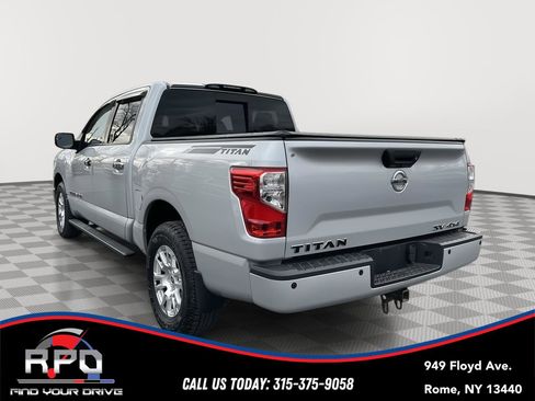 Used 2018 Nissan Titan SV w/ SV Convenience Package image 3