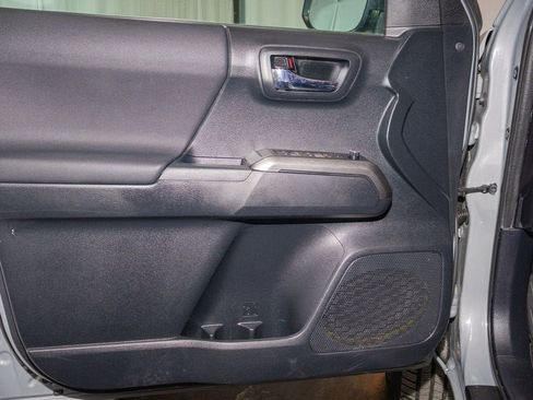 Used 2017 Toyota Tacoma SR5 image 11