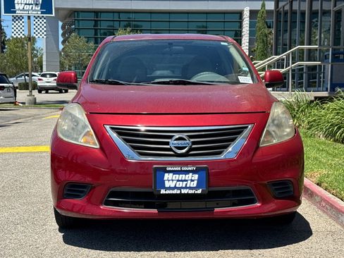 Used 2012 Nissan Versa SV FWD image 3