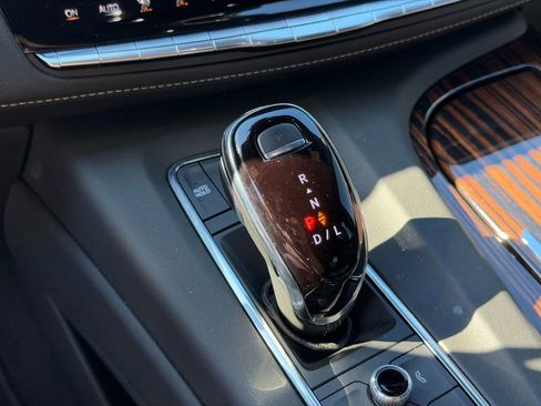 Used 2024 Cadillac Escalade ESV Luxury image 18