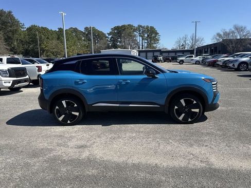 Used 2025 Nissan Kicks SR AWD/4WD image 4