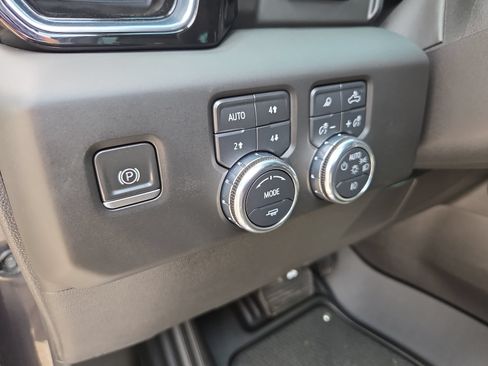 Used 2023 GMC Sierra 1500 Denali w/ Technology Package AWD/4WD image 11