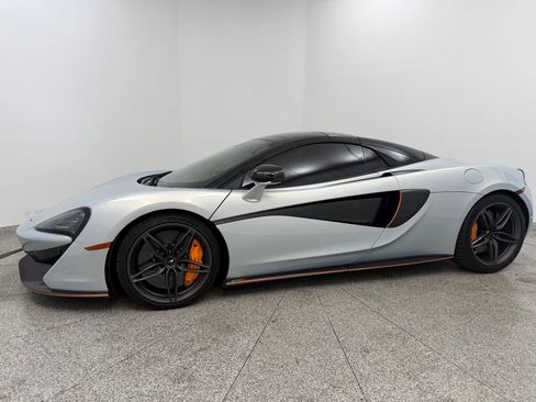 Used 2019 McLaren 570S Spider RWD image 3