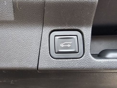 Used 2018 GMC Acadia Denali image 30
