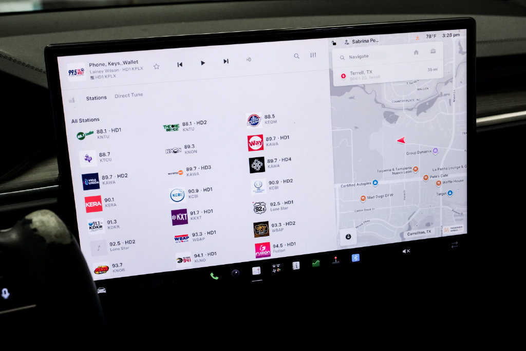 Used 2023 Tesla Model S AWD/4WD image 31