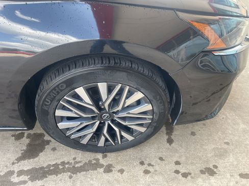 Used 2024 Nissan Altima 2.5 SV image 6