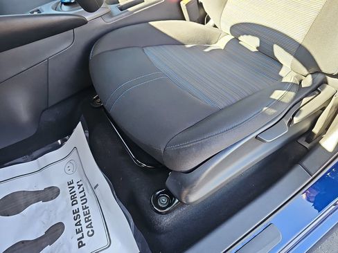 Used 2024 Nissan Leaf S image 31