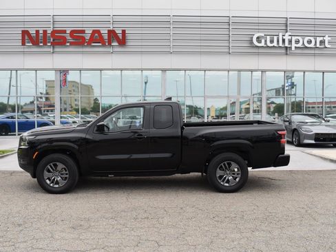 Used 2025 Nissan Frontier SV image 3