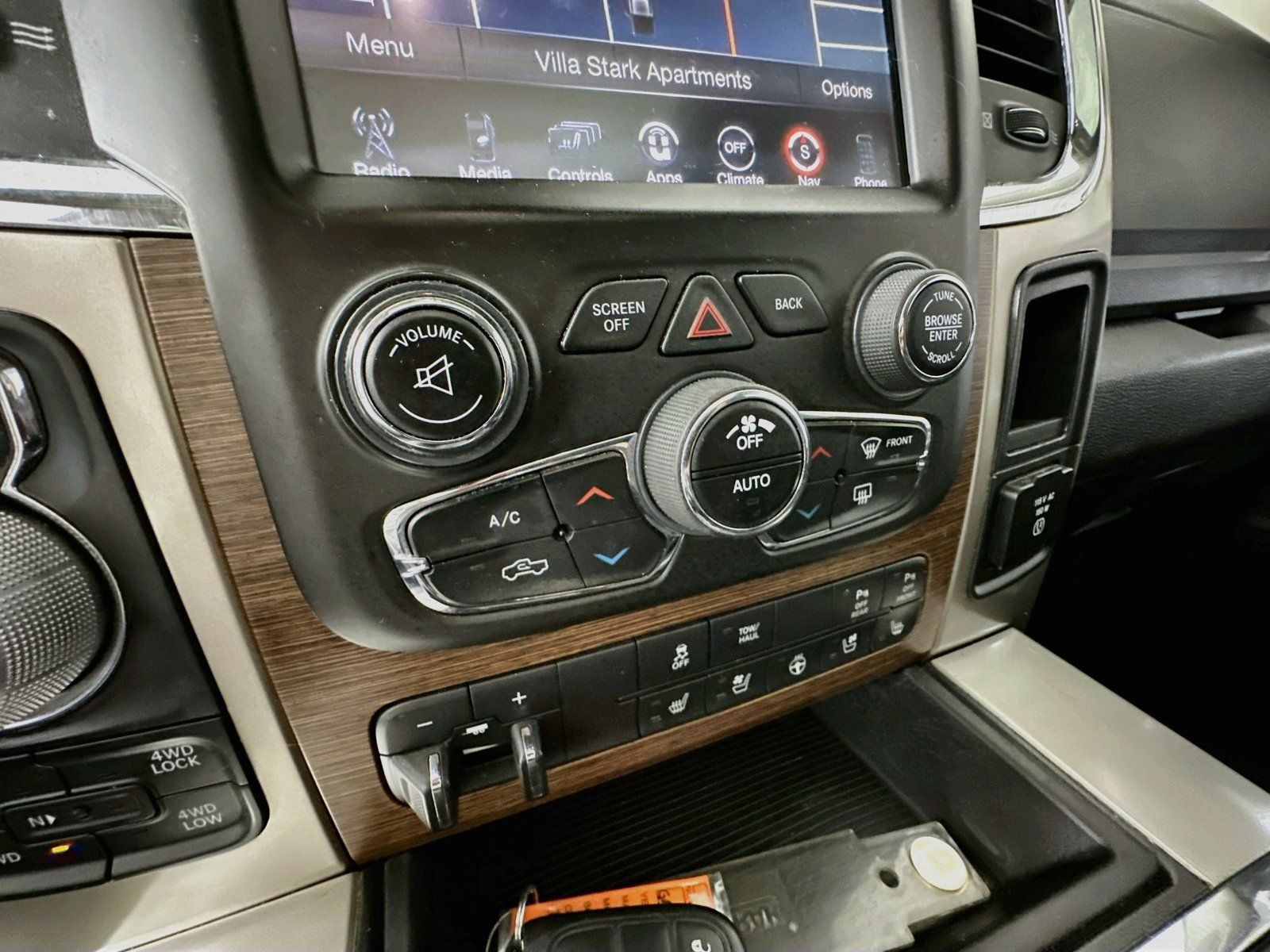 Used 2015 RAM 1500 Laramie w/ Convenience Group AWD/4WD image 17