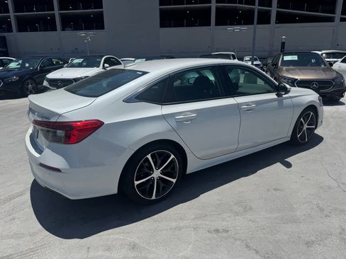 Used 2024 Honda Civic Touring image 3