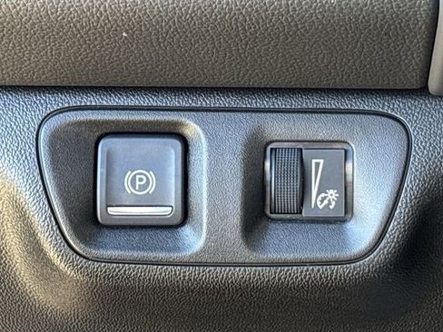 Certified 2023 GMC Acadia SLT w/ Elevation Edition image 18