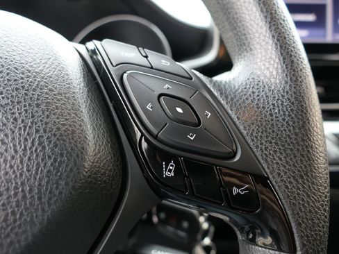 Used 2019 Toyota C-HR LE image 15