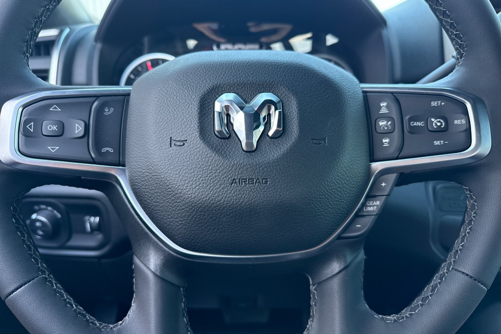 New 2026 RAM 3500 Big Horn AWD/4WD image 27