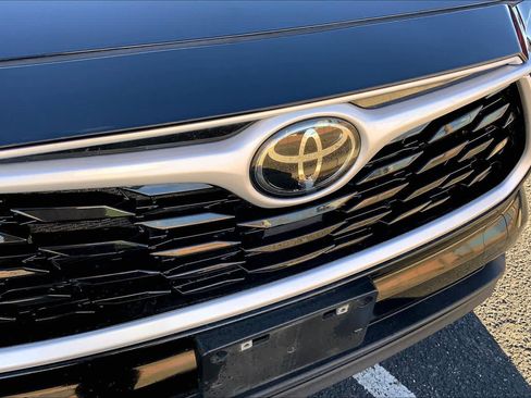Used 2024 Toyota Highlander LE image 26