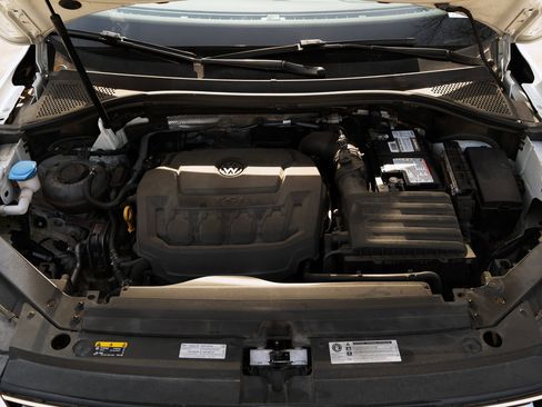 Used 2020 Volkswagen Tiguan SE w/ Panoramic Sunroof Package image 43