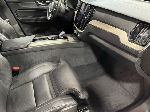 Used 2022 Volvo XC60 B5 Inscription image 35