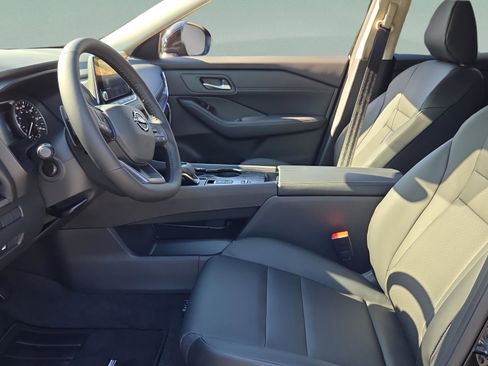 New 2026 Nissan Rogue SV FWD image 9