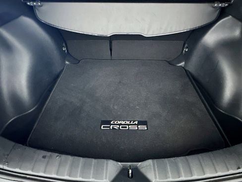 Used 2024 Toyota Corolla Cross LE w/ Moonroof Package image 31