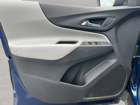 Used 2022 Chevrolet Equinox LS AWD/4WD image 11