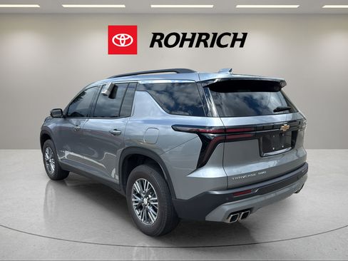 Used 2025 Chevrolet Traverse LT w/ Driver Confidence Package AWD/4WD image 8