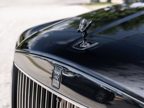 Certified 2025 Rolls-Royce Cullinan Black Badge w/ Leather Finishing Pack AWD/4WD image 7