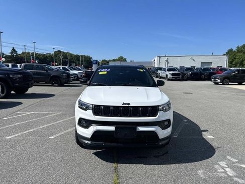 Used 2023 Jeep Compass Latitude AWD/4WD image 8
