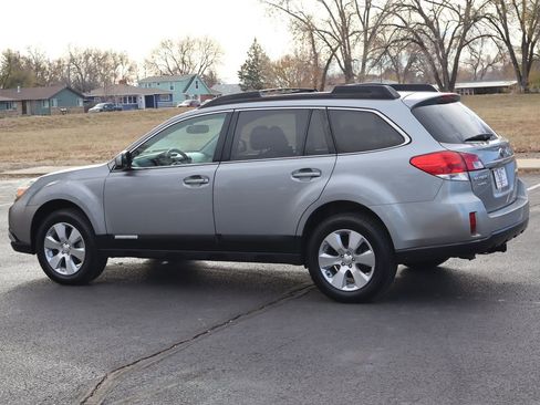 Used 2010 Subaru Outback 3.6R Limited image 8