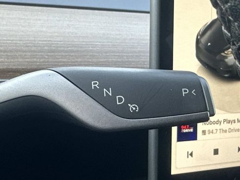 Used 2025 Tesla Model Y Long Range AWD/4WD image 30