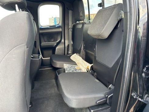 Used 2022 Toyota Tacoma TRD Sport image 11