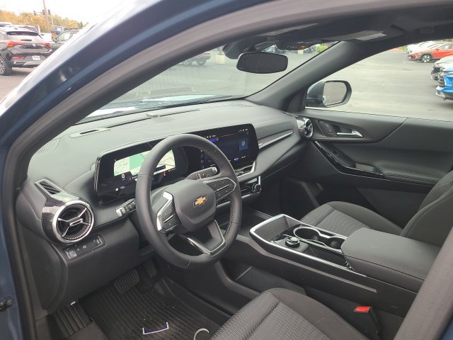 Used 2026 Chevrolet Equinox LT FWD image 9