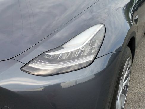 Used 2023 Tesla Model Y Long Range AWD/4WD image 9