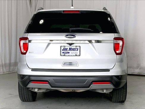 Used 2019 Ford Explorer XLT w/ Equipment Group 202A image 4