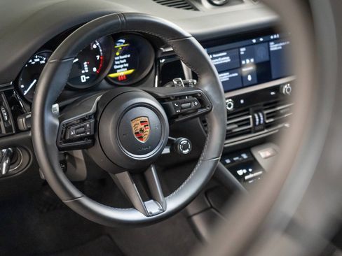 Certified 2026 Porsche Macan AWD/4WD image 15