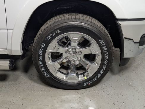 New 2026 RAM 1500 4x4 Crew Cab image 8
