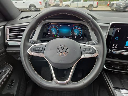 Used 2024 Volkswagen Atlas Cross Sport SE FWD image 19