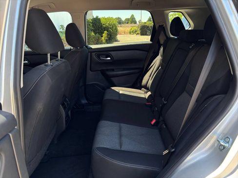 Used 2025 Nissan Rogue SV FWD image 28