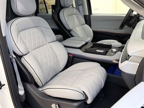 New 2025 Lincoln Navigator L Black Label w/ Black Label Special Edition image 15