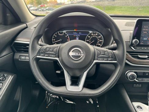 Used 2024 Nissan Altima 2.5 SV image 12