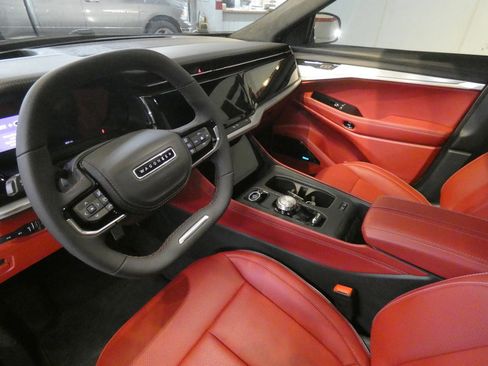 Used 2024 Jeep Wagoneer Launch Edition image 8