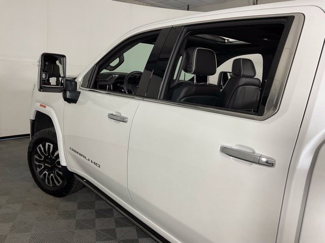 Used 2025 GMC Sierra 2500 Denali Ultimate w/ Max Trailering Package AWD/4WD image 42