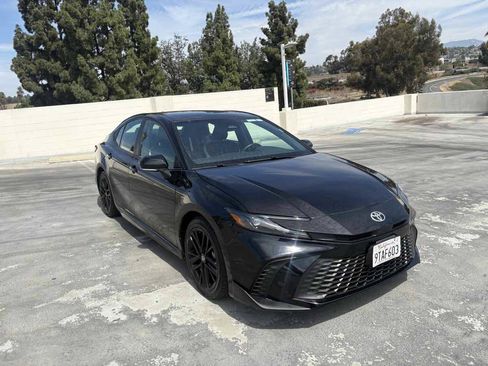Used 2025 Toyota Camry SE FWD image 31
