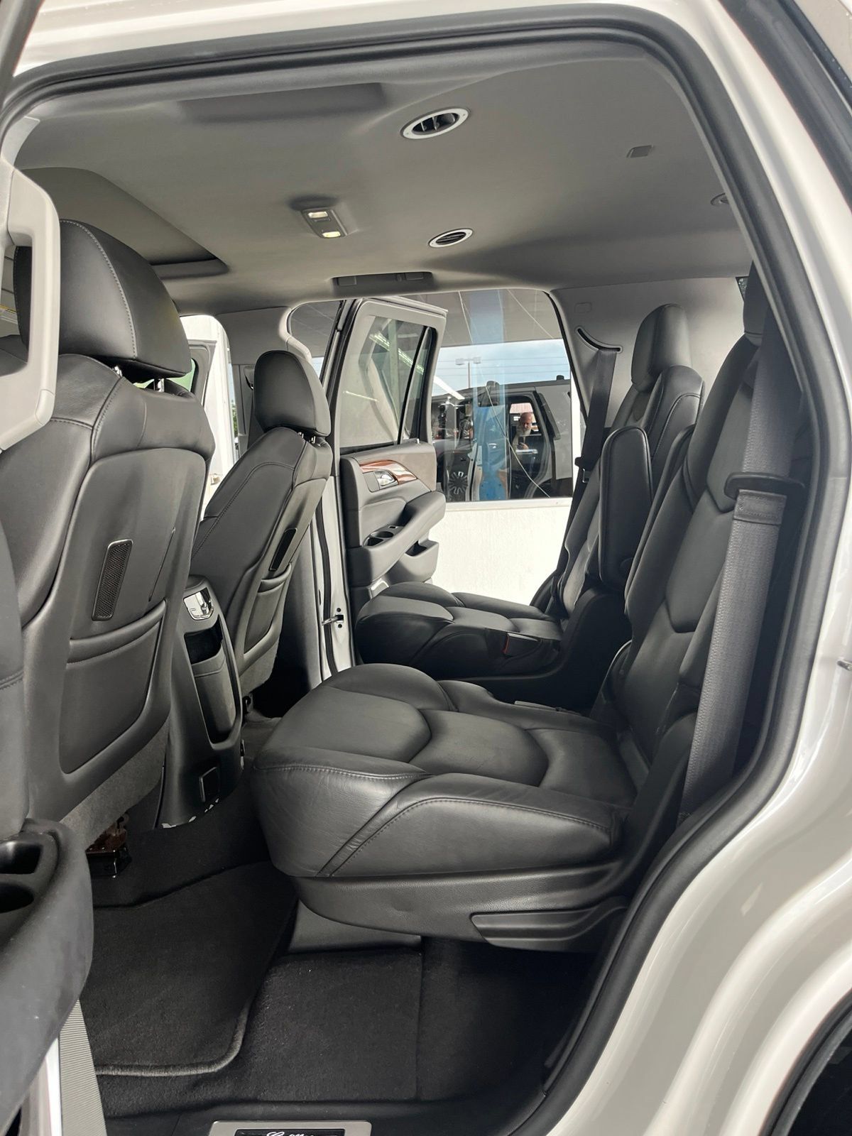 Used 2019 Cadillac Escalade Luxury RWD image 21