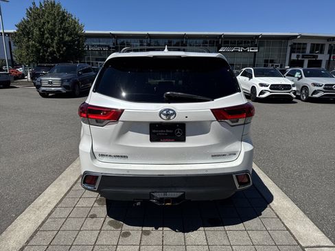 Used 2017 Toyota Highlander Limited AWD/4WD image 4