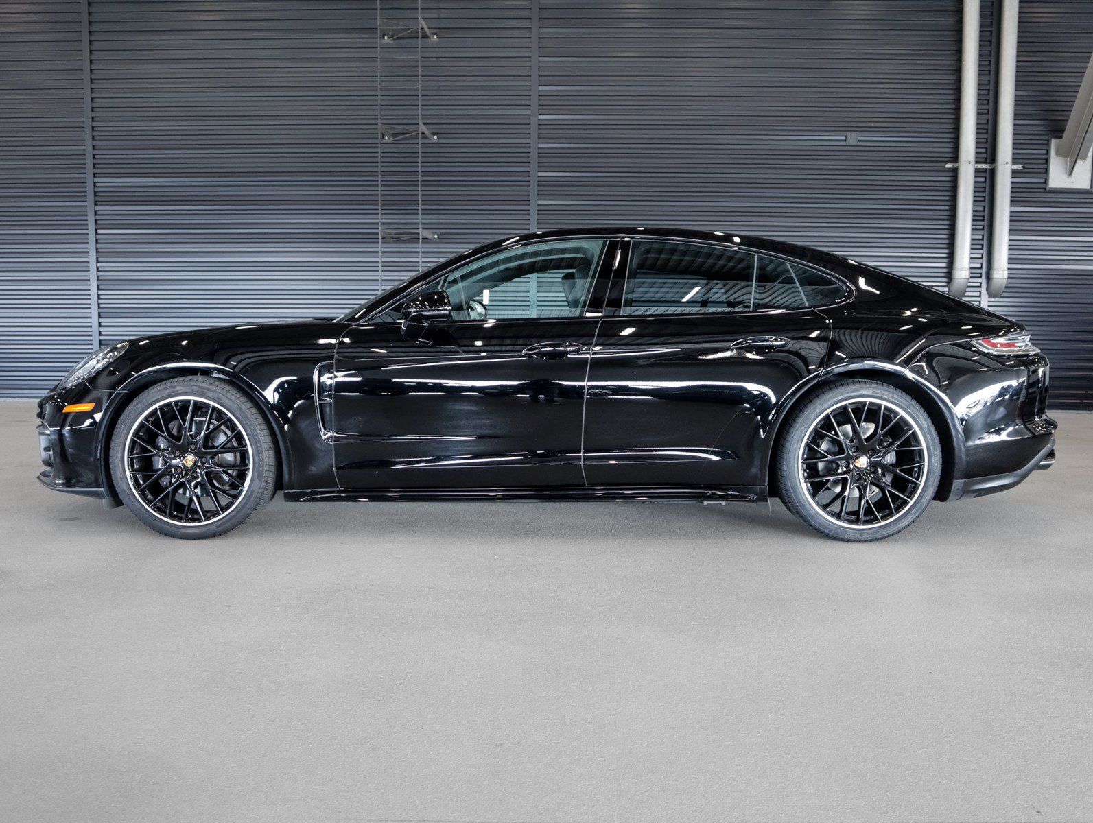 Certified 2023 Porsche Panamera Platinum Edition w/ Assistance Package RWD image 2