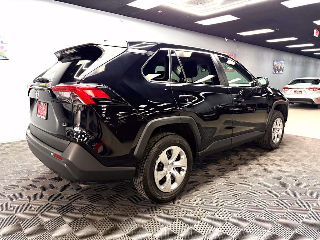 Used 2022 Toyota RAV4 LE FWD image 15