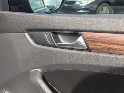 Used 2022 Volkswagen Passat 2.0T image 37