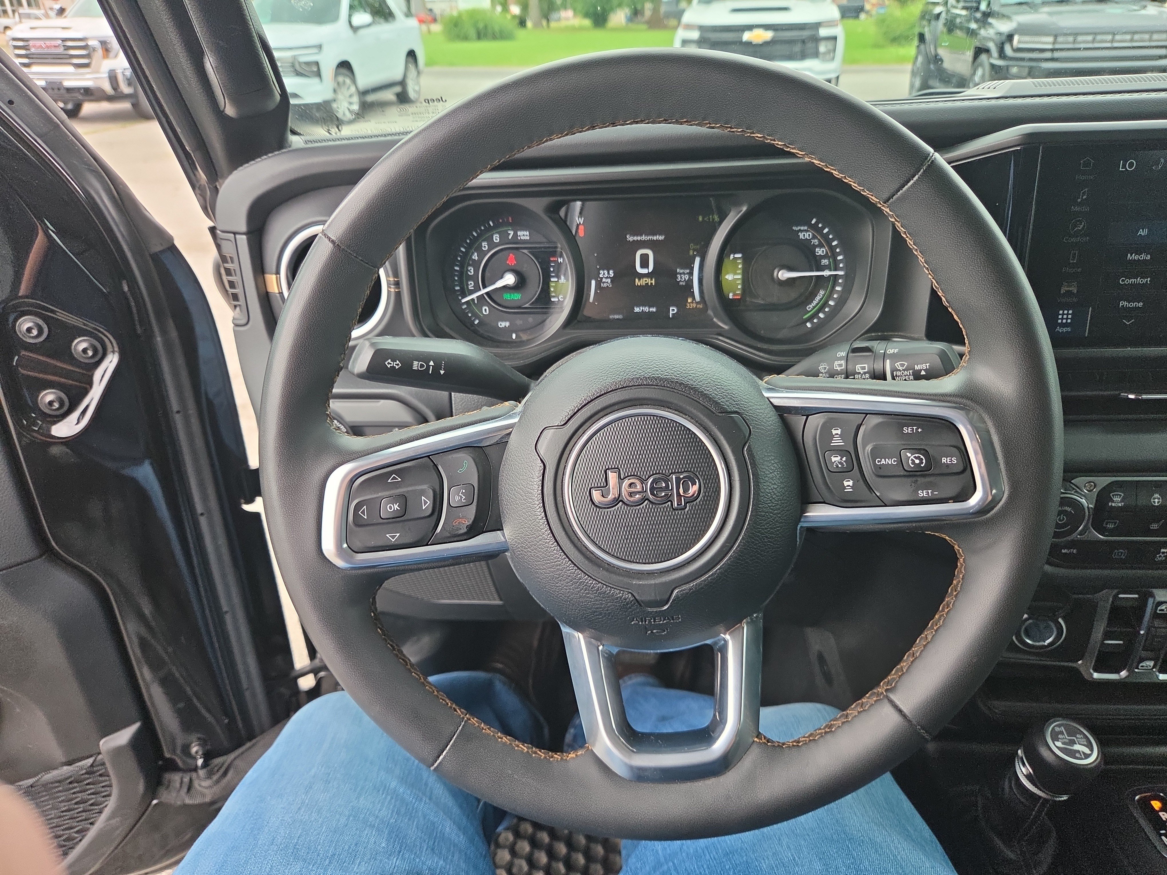 Used 2024 Jeep Wrangler Unlimited Sahara AWD/4WD image 8