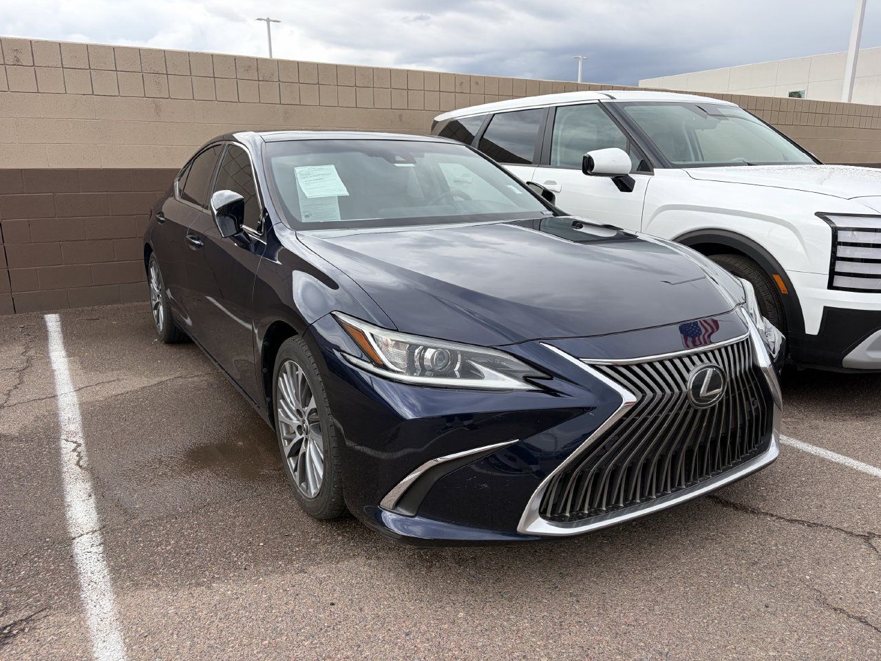 Used 2021 Lexus ES 350 w/ Premium Package FWD image 2